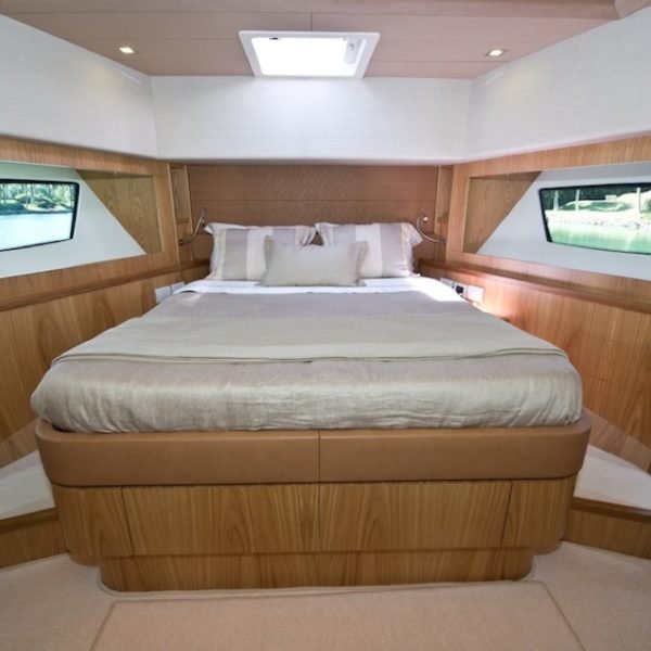 Charter 75 Ferretti 750 Serenissima Apres