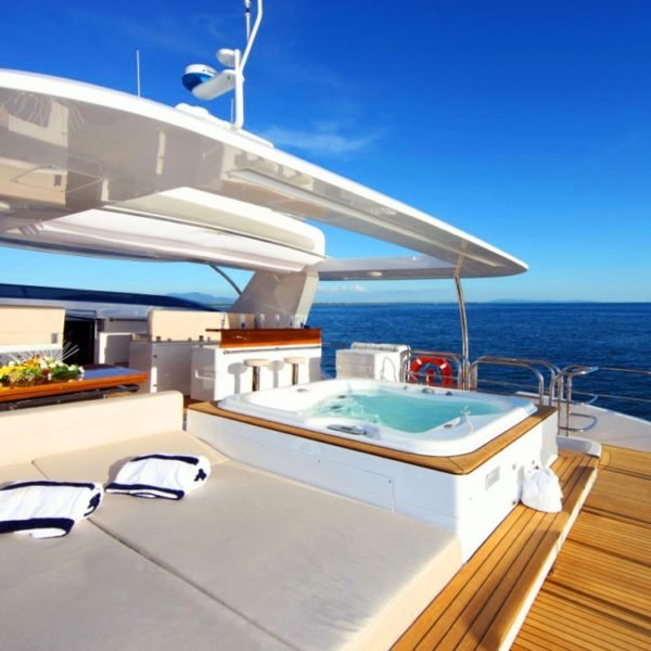 Charter Benetti 93 Zaphira