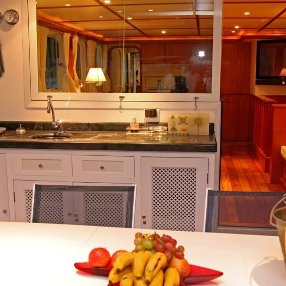 Charter Trawler 68