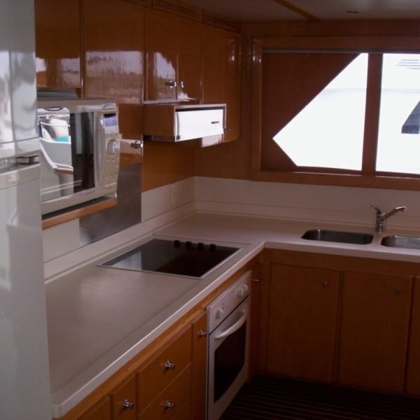 Charter Trawler 105 Cisne