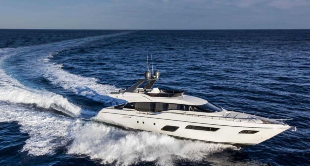 Ferretti 700
