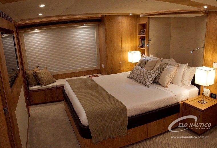 Ferretti-830 (12)